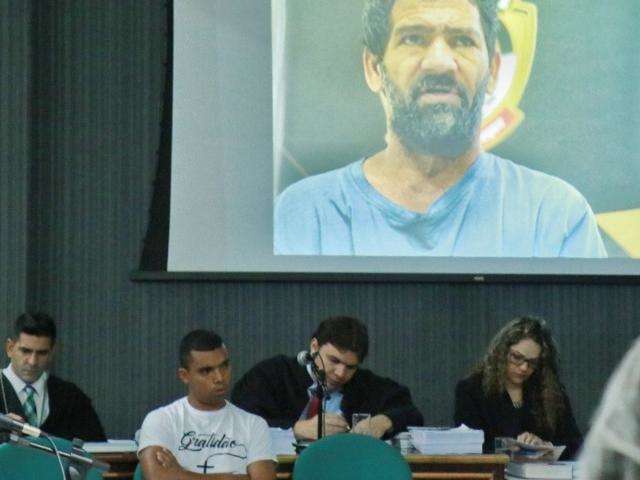 No 7&ordm; julgamento, Nando chora e repete que foi obrigado a assumir crimes