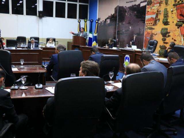 C&acirc;mara rejeita relat&oacute;rios e mant&ecirc;m processos para cassar vereadores