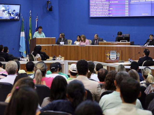 Sindicato pressiona e C&acirc;mara tira da pauta projeto sobre reajuste de servidores