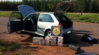 Em veículo Gol, 40 kg de cocaína foram encontrados. (Foto: Divulgação)