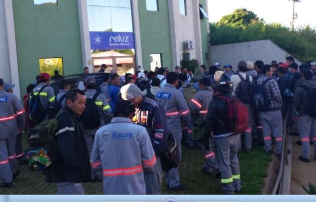 Como protesto, trabalhadores de terceirizada da Enersul paralisam atividades 