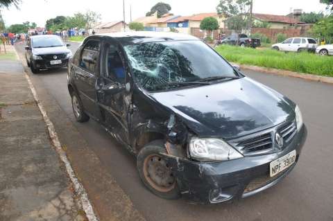 Moto avan&ccedil;a preferencial, bate em carro e pedreiro morre no Tijuca
