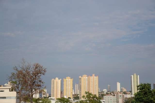 Ter&ccedil;a-feira amanhece com c&eacute;u nublado e previs&atilde;o &eacute; chuva para todo MS