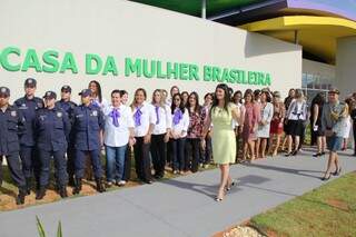 Vice-governadora Rose Modesto chega para visita à Casa da Mulher Brasileira (Foto: Marcos Ermínio)