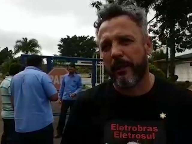 Funcion&aacute;rios fazem greve contra privatiza&ccedil;&atilde;o da Eletrobras
