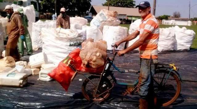 A&ccedil;&atilde;o recolhe mais de 900 quilos de embalagens vazias de agrot&oacute;xicos