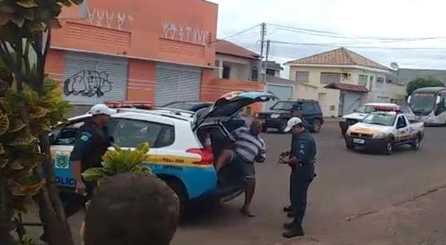 Motorista b&ecirc;bado que causou acidente dorme na cela