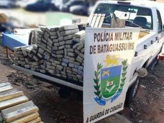Droga estava dividida em 300 tabletes. (Foto: Divulgação/Polícia Militar) 