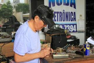 Ofício na Rua Maracaju tem mais de 50 anos. (Foto Marina Pacheco)