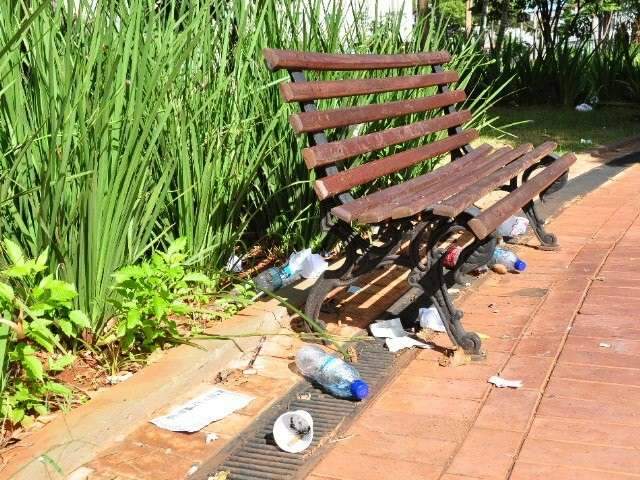 Suja, Pra&ccedil;a Ary Coelho &eacute; alvo de reclama&ccedil;&otilde;es de quem visita espa&ccedil;o
