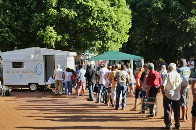 Trailer em pra&ccedil;a da Capital encerra vacina&ccedil;&atilde;o contra gripe nesta 6&ordf; feira 