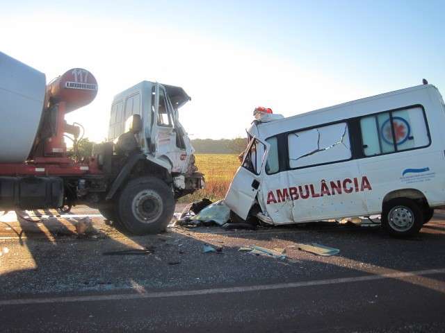 Cochilo de motorista pode ser causa de trag&eacute;dia com quatro mortes na 163