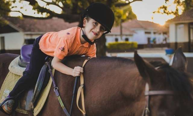 H&iacute;pica d&aacute; 1&ordf; aula gratuita e sorteia passeio a cavalo e bon&eacute;s Made in Mato