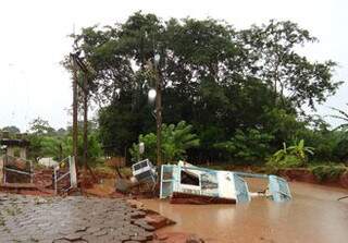 Em Paranaíba, subestação foi atingida, prejudicando abastecimento de água. (Foto: Jornal A Tribuna)