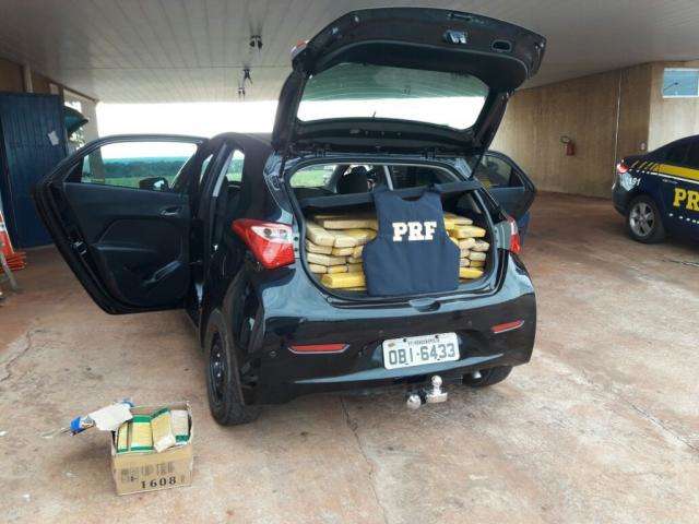 Traficante abandona carro com 360 Kg de maconha em persegui&ccedil;&atilde;o da PRF