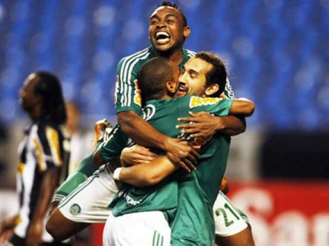  Botafogo vence por 3 a 1 o Palmeiras, mas &eacute; eliminado da Sul-americana