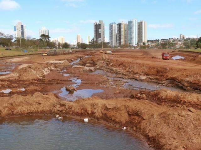 Prefeitura refor&ccedil;a trabalho para cumprir prazos de desassoreado no Parque