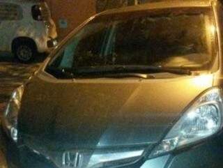Honda Fit levado pelos ladrões foi recuperado pela polícia (Foto: Divulgação)
