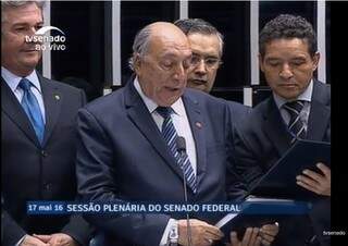 Pedro Chaves foi empossado nesta tarde como senador da República. (Foto: Reprodução/TV Senado)