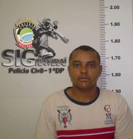  Pol&iacute;cia prende homem por tentar matar e atear fogo em Navira&iacute;