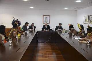 Berzoini recebeu representantes de várias etnias(Foto:Divulgação)