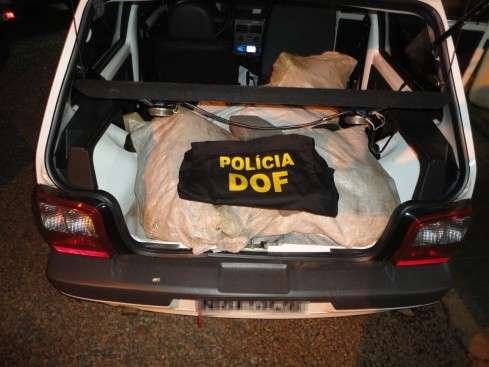 Carro carregado com 128 quilos de maconha &eacute; apreendido pelo DOF