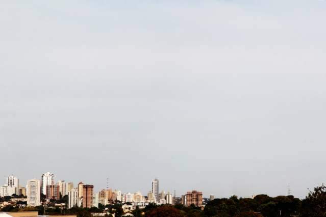 Cara de outono, temperatura amena e previs&atilde;o de chuva neste s&aacute;bado