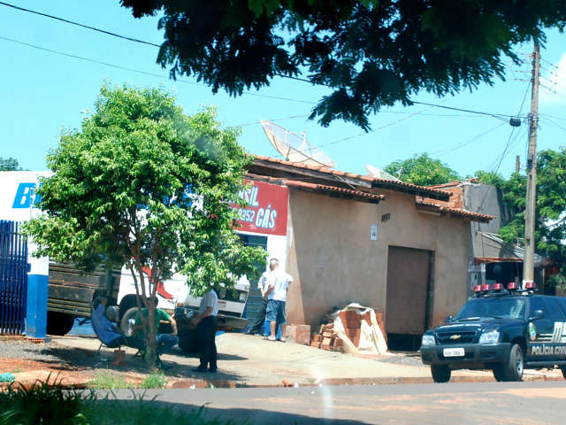  Pol&iacute;cia fecha distribuidora clandestina de g&aacute;s de cozinha em Navira&iacute; 