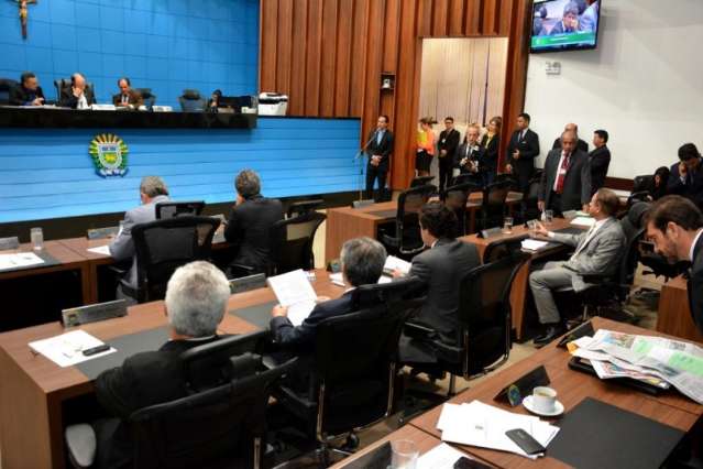 Deputados aprovam incentivo para policiais da reserva voltarem &agrave; ativa