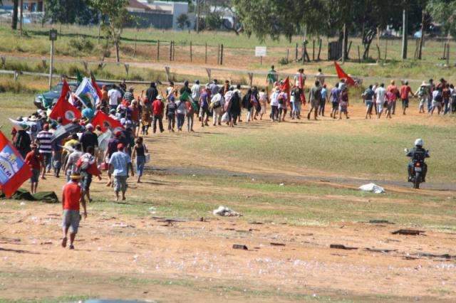 Sem-terra e &iacute;ndios acampam no campus da UFMS, em Campo Grande
