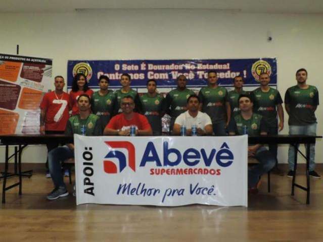 Sete de Dourados apresenta equipe de futsal e sonha com t&iacute;tulo j&aacute; em 2016