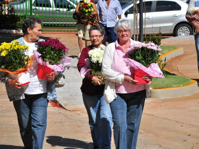  No Dia de Finados, cemit&eacute;rios na Capital re&uacute;nem religi&atilde;o e homenagens