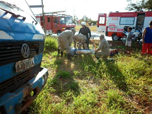  Pecuarista &eacute; arremessado para fora de caminh&atilde;o em acidente