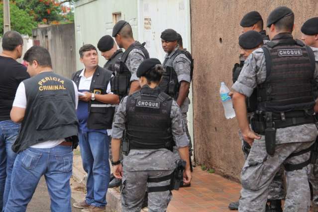 PM prende 18 pessoas, apreende cinco armas e recupera cinco ve&iacute;culos 