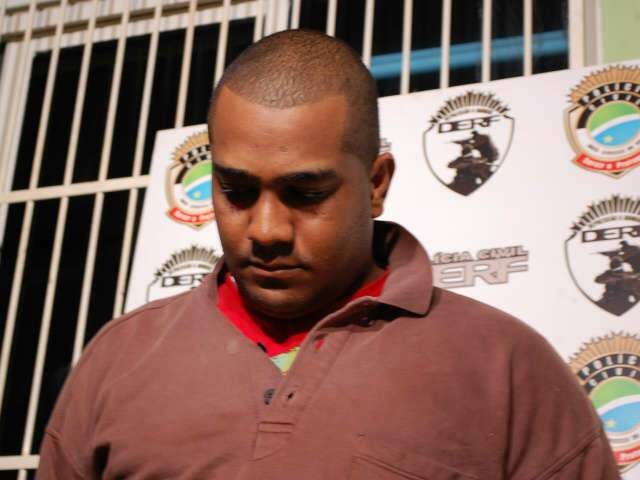  Assaltante aborda motorista em sem&aacute;foro, rouba malote falso e acaba preso