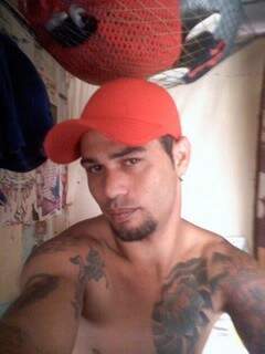 Carlos, conhecido por &#039;Veneno,&#039; cumpre pena por homicídio. (Foto: Facebook)