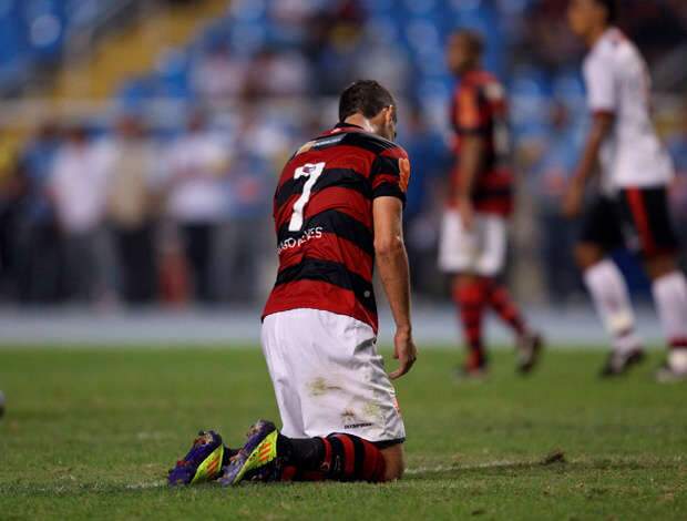  Atl&eacute;tico-GO faz 4 a 1 e derruba invencibilidade do Fla 