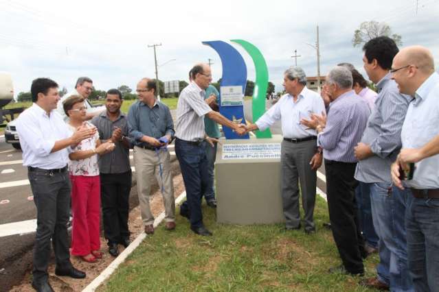 Andr&eacute; reafirma compromisso de entregar obras de pavimenta&ccedil;&atilde;o at&eacute; dezembro