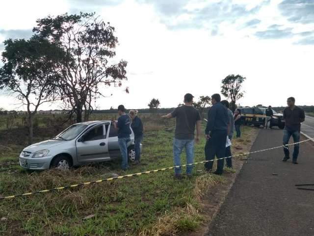 Corpo de mulher &eacute; encontrado pendurado em &aacute;rvore ao lado de carro 