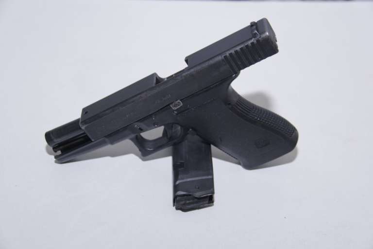 Pistola Glock G21 calibre 45, de fabricação austríaca (Foto: Alan Nantes)