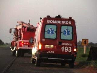 Equipes de resgate estão no local do acidente (Foto: Jornal da Nova)