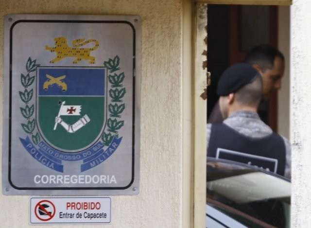 TJ mant&eacute;m senten&ccedil;a, mas reduz 2 anos da pena de PM da M&aacute;fia do Cigarros