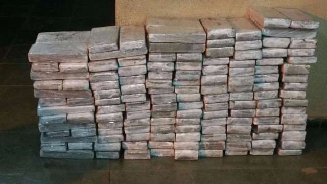 Dois s&atilde;o presos pelo transporte de 280 kg de maconha em &ocirc;nibus