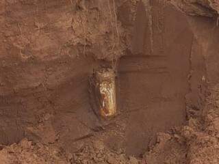 Explosivo foi encontrado durante o preparo do solo. (Foto: Divulgação/Bope) 