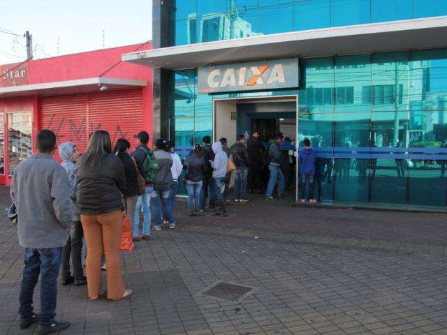 Ag&ecirc;ncias da Caixa v&atilde;o abrir a partir das 9h amanh&atilde; para saques do FGTS