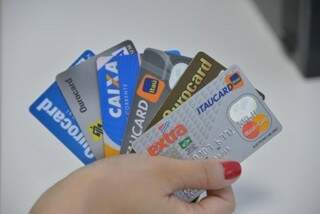 Taxa de juros do rotativo do cartão de crédito subiu 8,1 pontos percentuais e atingiu 439,5% ao anoArquivo Agência Brasil