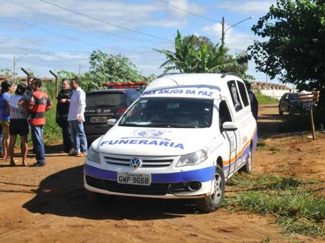 Ap&oacute;s briga, homem &eacute; achado morto em reduto de usu&aacute;rios de drogas