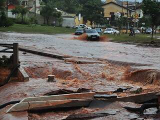 Chuva provocou diversos estragos na Via Park. (Foto: João Garrigó)