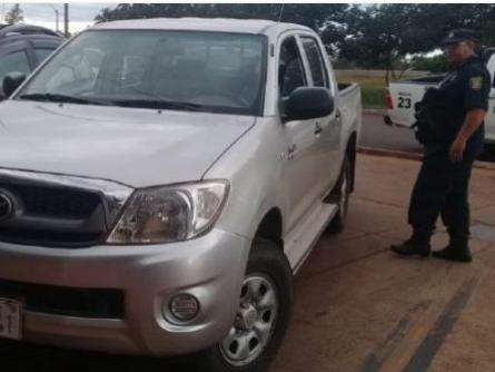 Atiradores interceptam caminhonete e matam brasileira com tiro de fuzil 