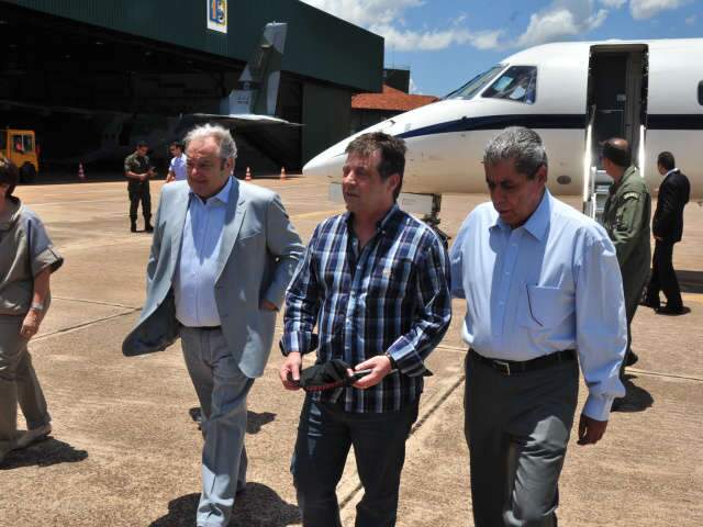  Ministro da Agricultura chega a Capital para participar de reuni&atilde;o